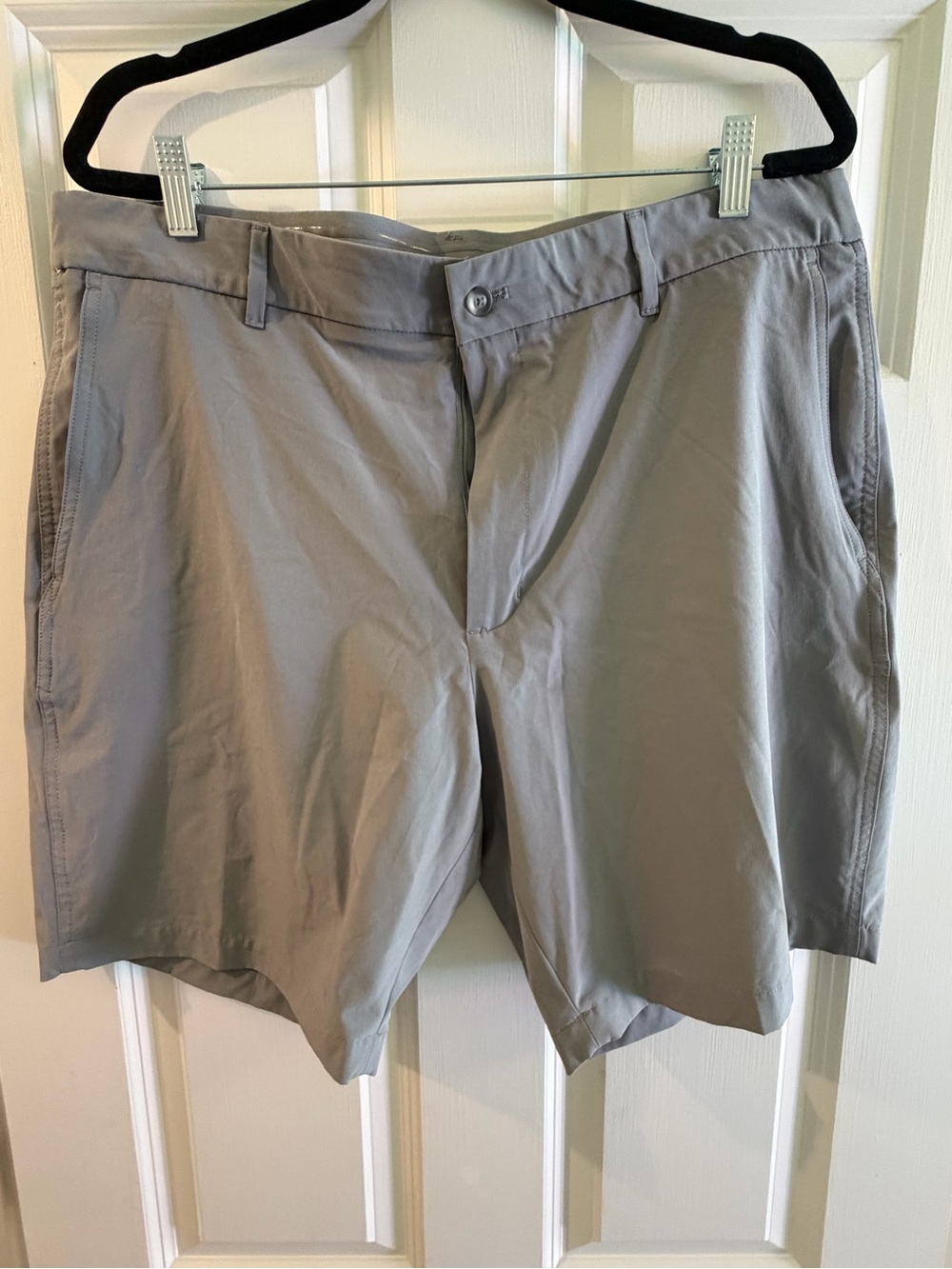 Walter Hagen Light Gray Flat-Front Golf Shorts